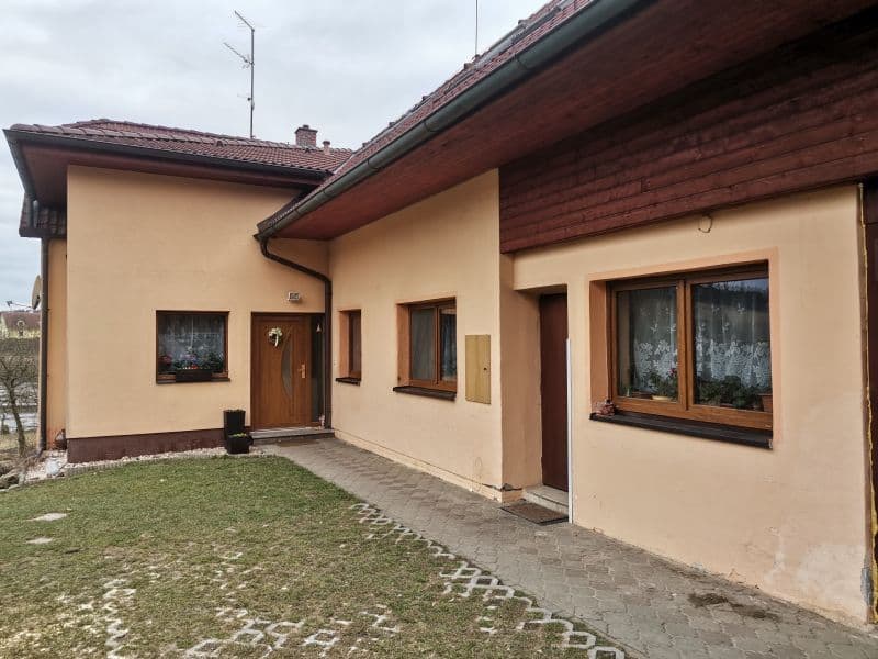 Kámen na fasádě rodinného domu